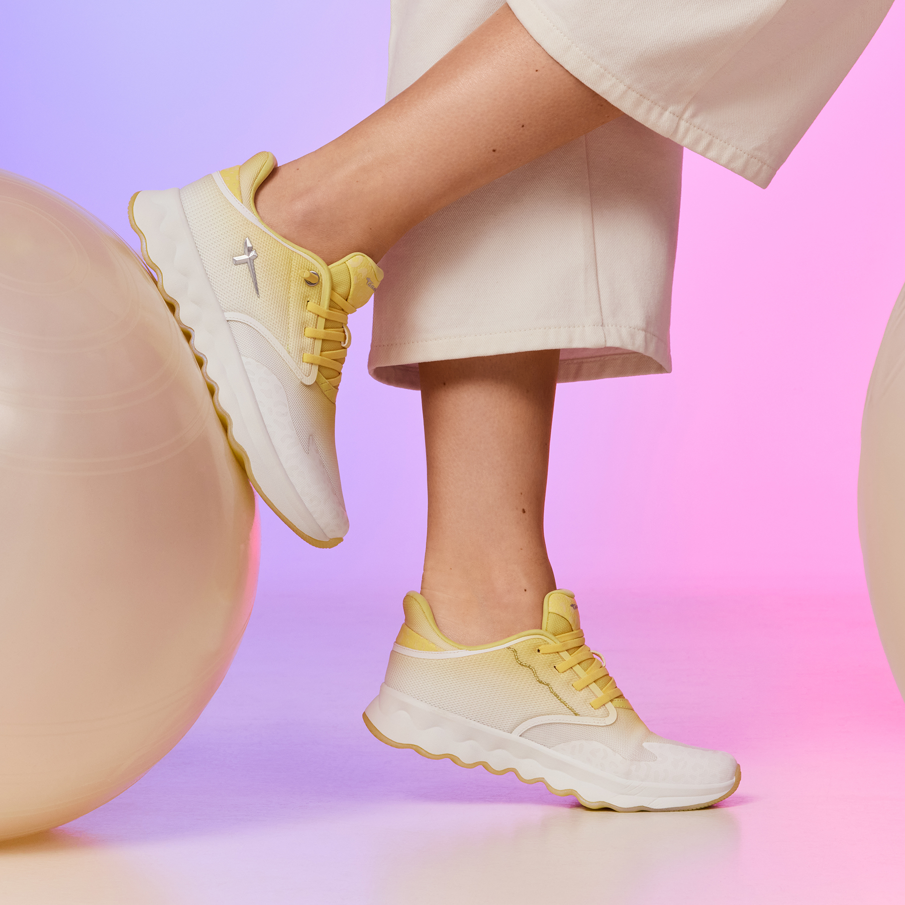 &Lambda;&epsilon;&upsilon;&kappa;ά sneakers &mu;&epsilon; &kappa;ί&tau;&rho;&iota;&nu;&epsilon;&sigmaf; &lambda;&epsilon;&pi;&tau;&omicron;&mu;έ&rho;&epsilon;&iota;&epsilon;&sigmaf; &sigma;&epsilon; &rho;&omicron;&zeta;-&mu;&omega;&beta; &phi;ό&nu;&tau;&omicron;