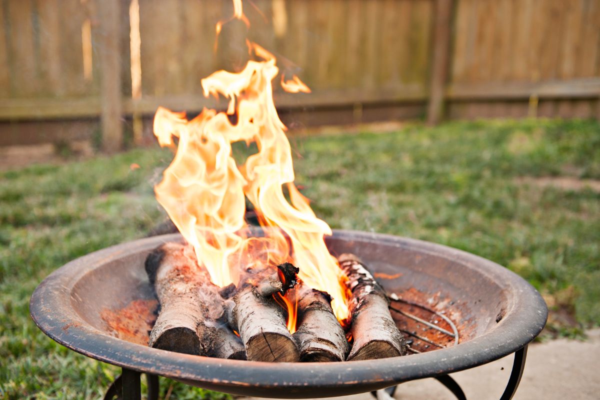 How To Keep A Fire Pit Going?