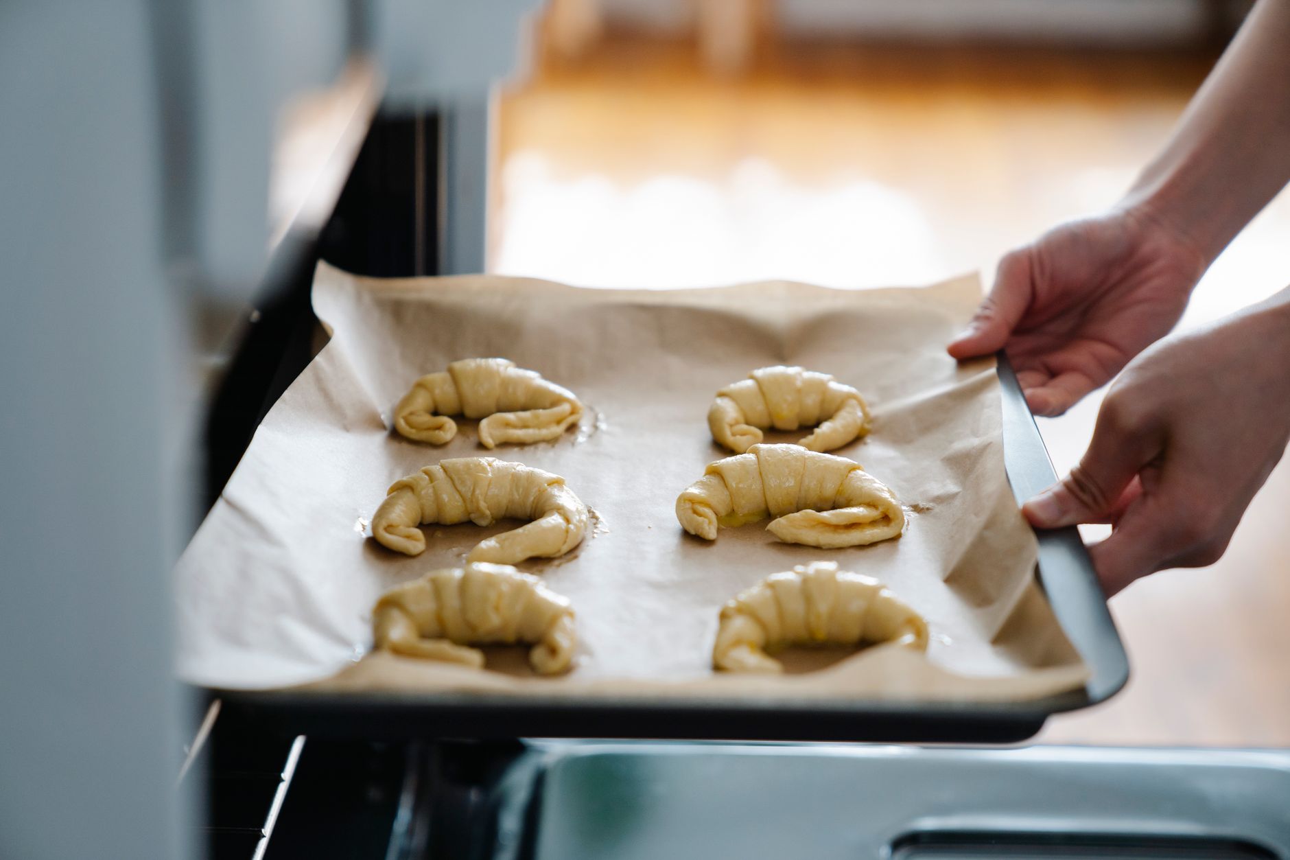 Baking Paper Gosong dan Berbau Asap di Oven Suhu Tinggi? Ini Penyebab dan Solusinya