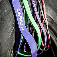 Powerbands henger over dekk merke ompu