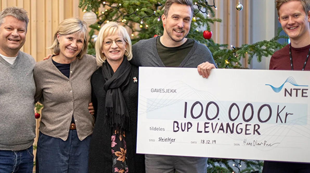 Fra NTE til BUP De siste årene har de ansatte i NTE gitt avkall på julegaver og i stedet gitt 100 000 kroner til et veldedig formål. I år ble Barne- og ungdomspsykiatrisk avdeling i Helse Nord-Trøndelag stemt frem som mottaker av pengene.