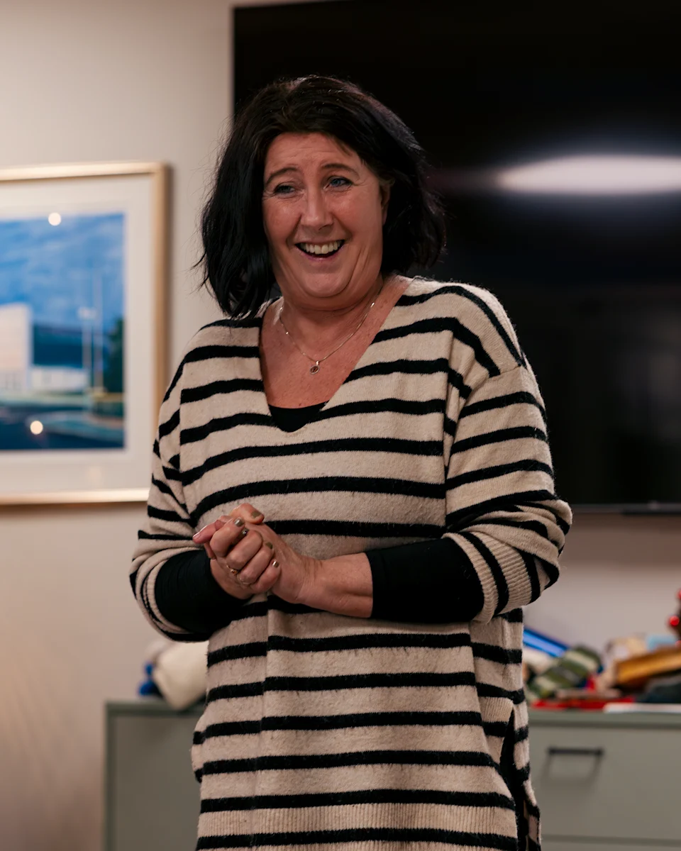 Marthe Solnes Persgaard Leende dame i stripete genser
