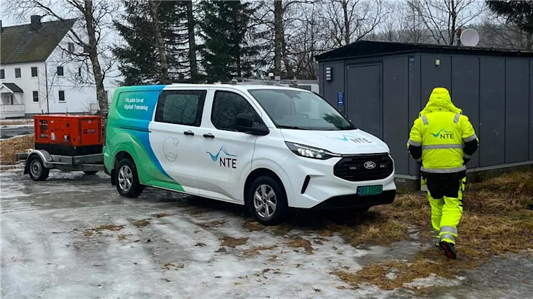 NTE-møntør med NTE-bil og strømagregat på jobb NTE-møntør med NTE-bil og strømagregat på jobb