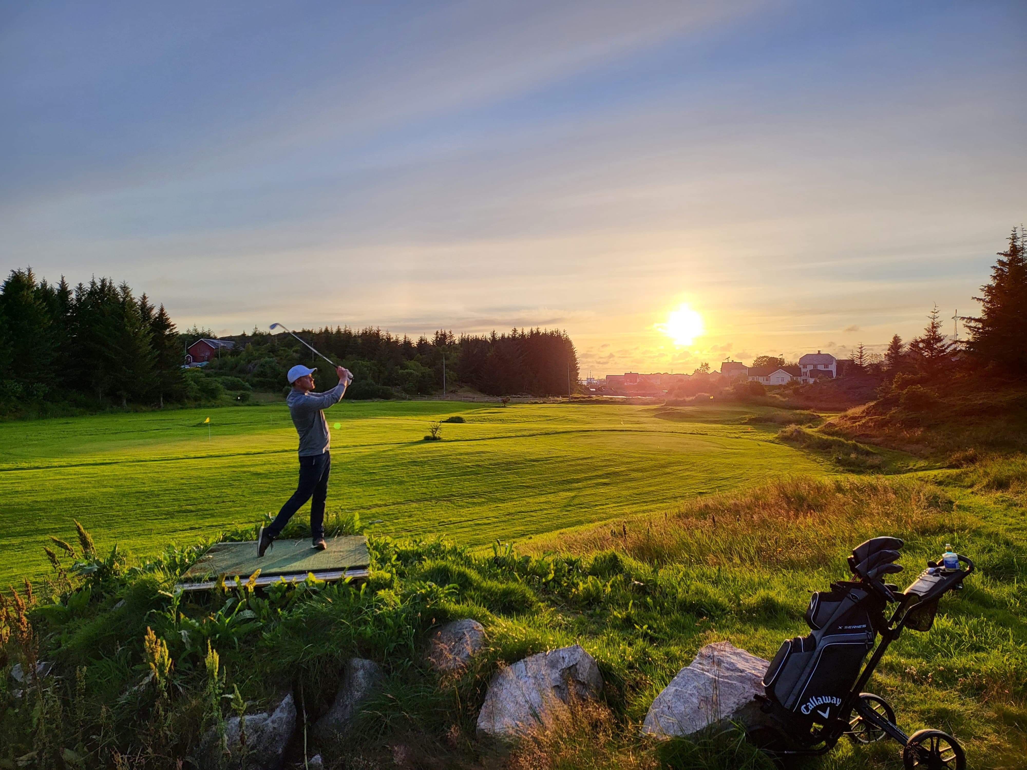 Hans Olav Bruce på golvkurs i solnedgang