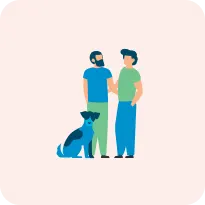 To personer som står sammen med en hund foran seg To personer som står sammen med en hund foran seg