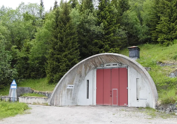Inngangsport til Brattingfoss kraftverk Inngangsport til Brattingfoss kraftverk