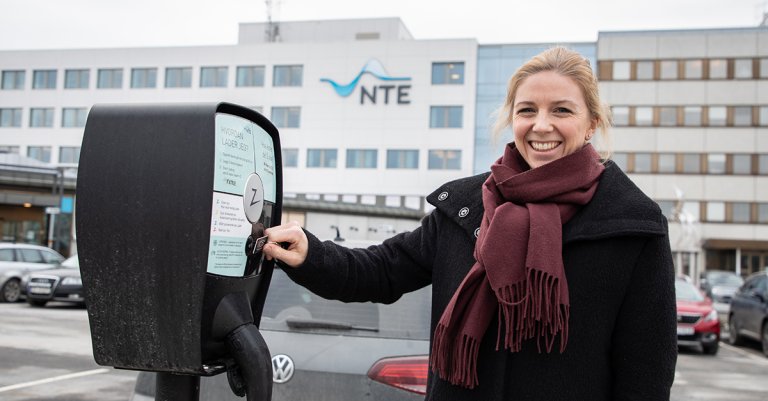 Astrid von Heimburg starter lading av elbil hos NTE