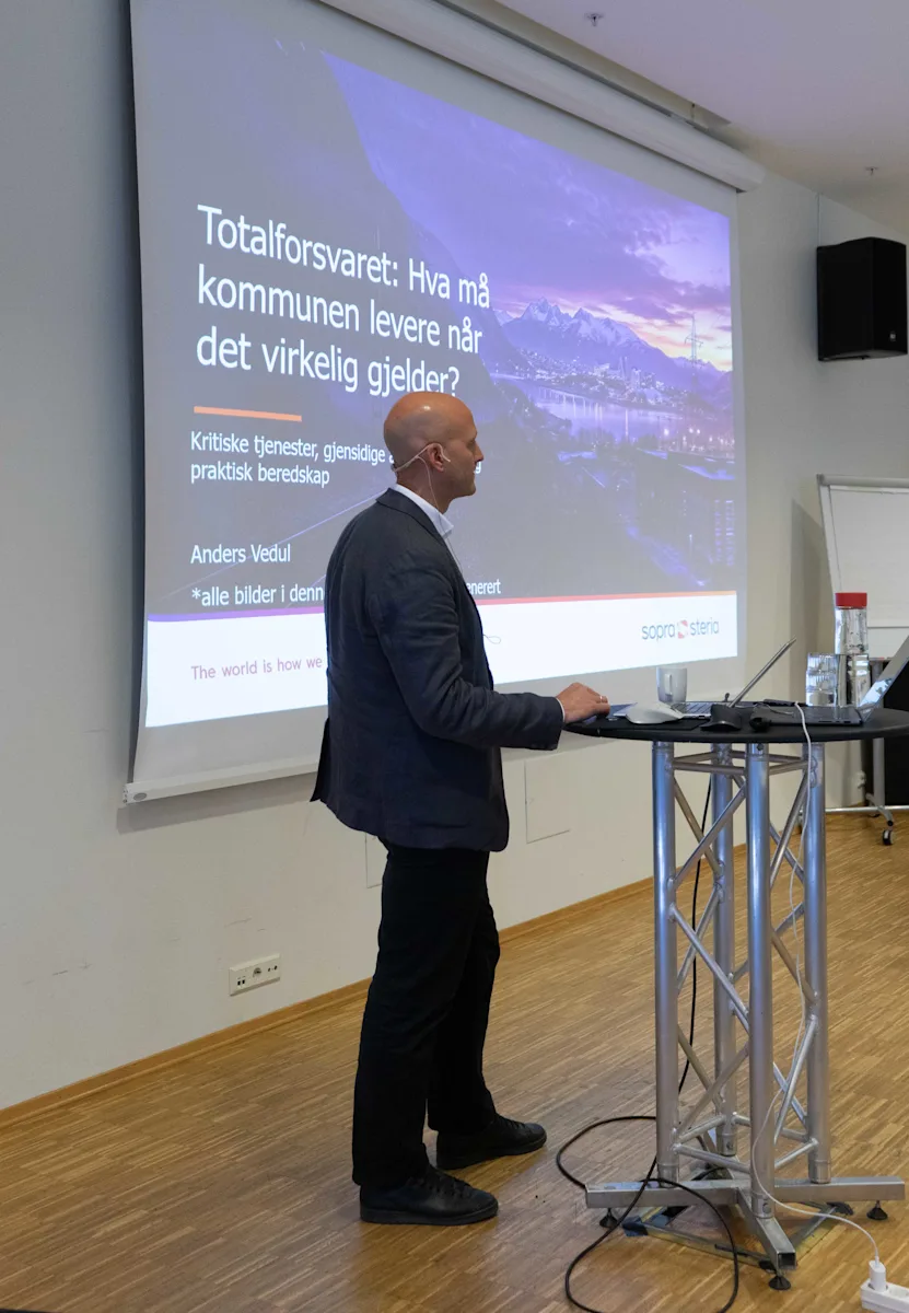 Anders Vedul Anders Vedul fra Sopra Steria snakket om kommunenes ansvar i totalforsvaret.