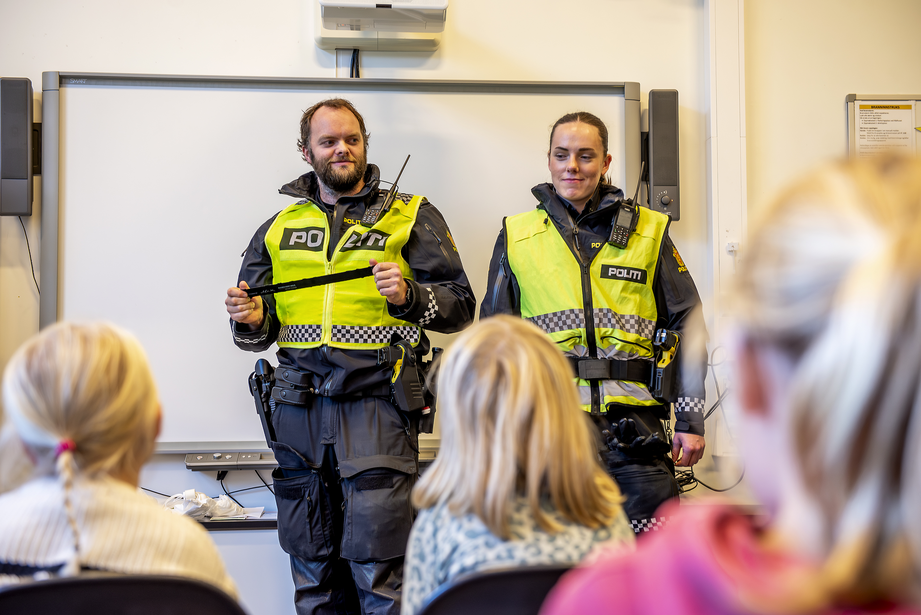 NTE, Trygg Trafikk og politiet i Trøndelag har samarbeidet i mange år om å gi førsteklassinger reflekser i anledning Refleksens dag som markeres den tredje torsdagen i oktober. 