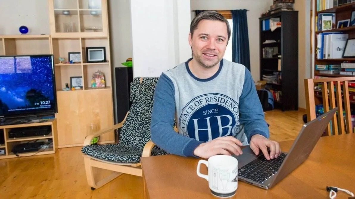 Håkon Hallingstad Håkon foran en laptop