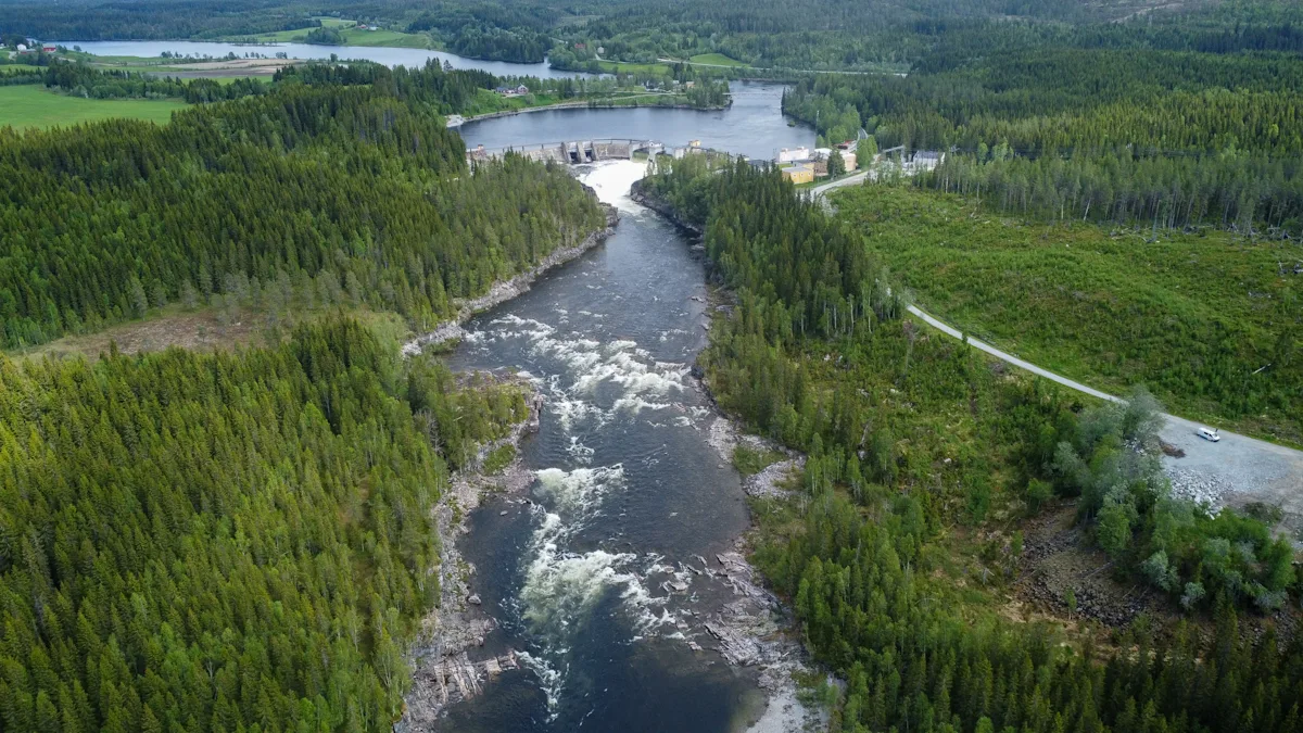 Aunfoss kraftverk Luftfoto viser Aunfoss kraftverk og dammen