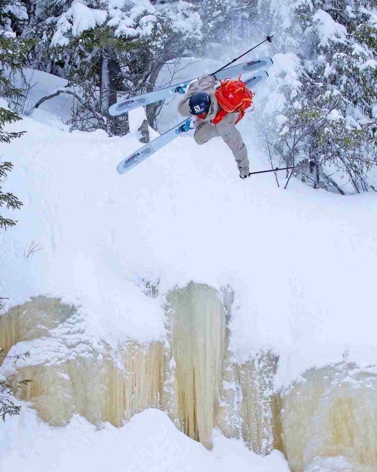 Robert Aaring hopper med ski
