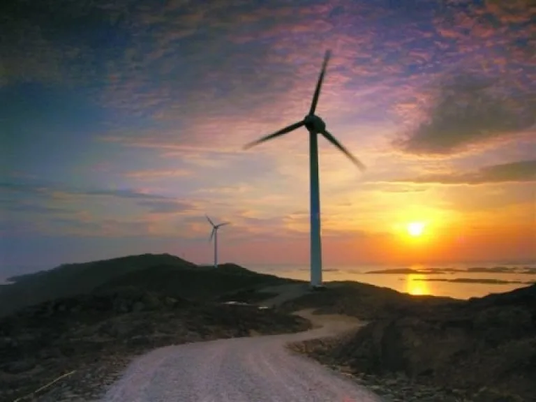 Vindmøller Bilde av vindmøller med solnedgang i bakgrunnen