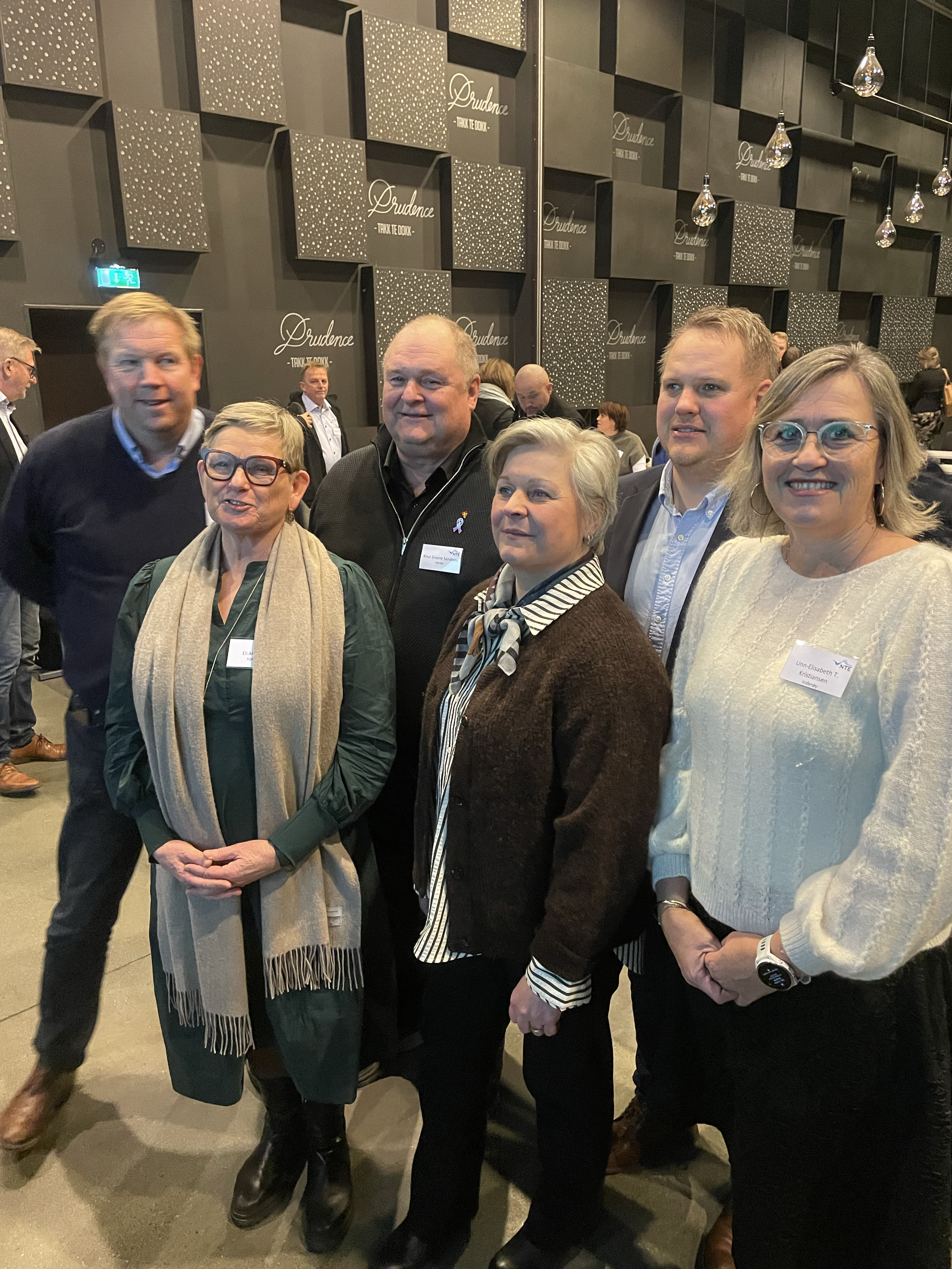 Det nye arbeidsutvalget, som skal sitte frem til 2026, består av følgende seks ordførere.
Eli Arnstad (Sp, Stjørdal) – Leder, Amund Hellesø (Ap, Nærøysund), Elisabeth Bjørhusdal (H, Namsskogan), Unn-Elisabeth Tronstad Kristiansen (Ap, Inderøy), Knut Snorre Sandnes (H, Verdal) og Gjøran Sandvik (Sp, Meråker)