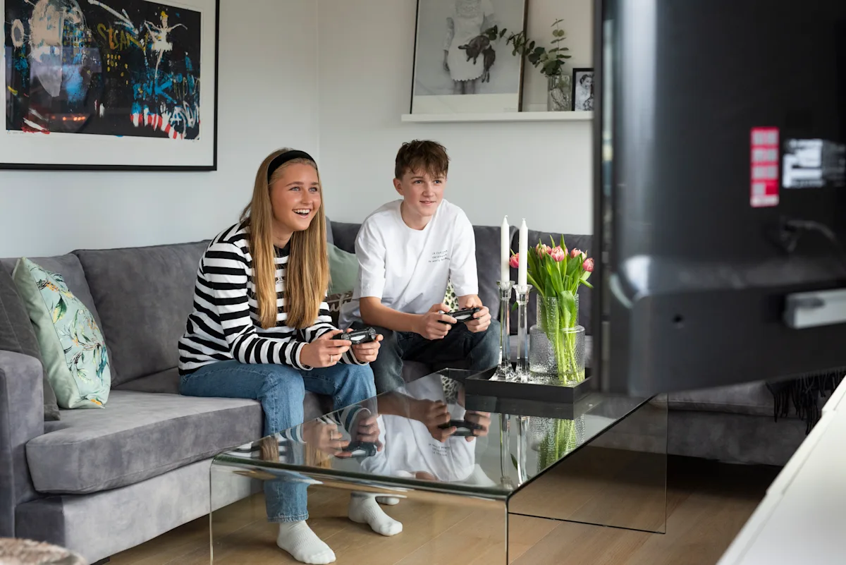 Jente og gutt som gamer Jente og gutt som gamer