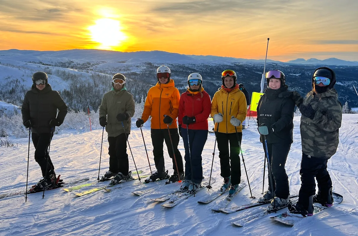 7 personer i skibakken 7 personer i skibakken