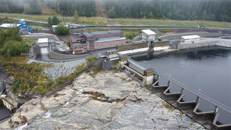 Nedre-Fiskumfoss kraftstasjon fra utsiden