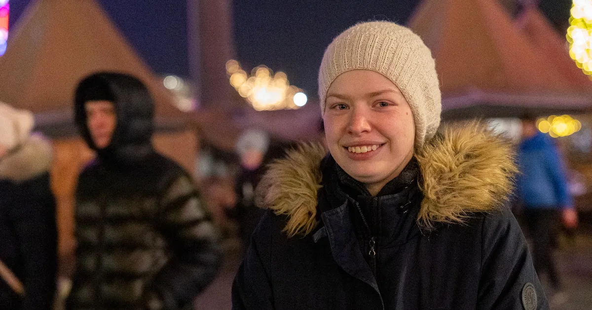 dorthea1 Smilende jente med lue