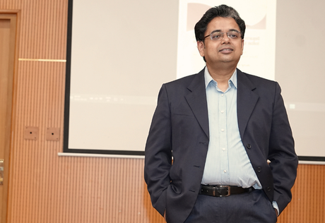 IIT Delhi faculty conducting an in-person lecture during optional campus immersion for the Applied AI, ML and Decision Science Programme