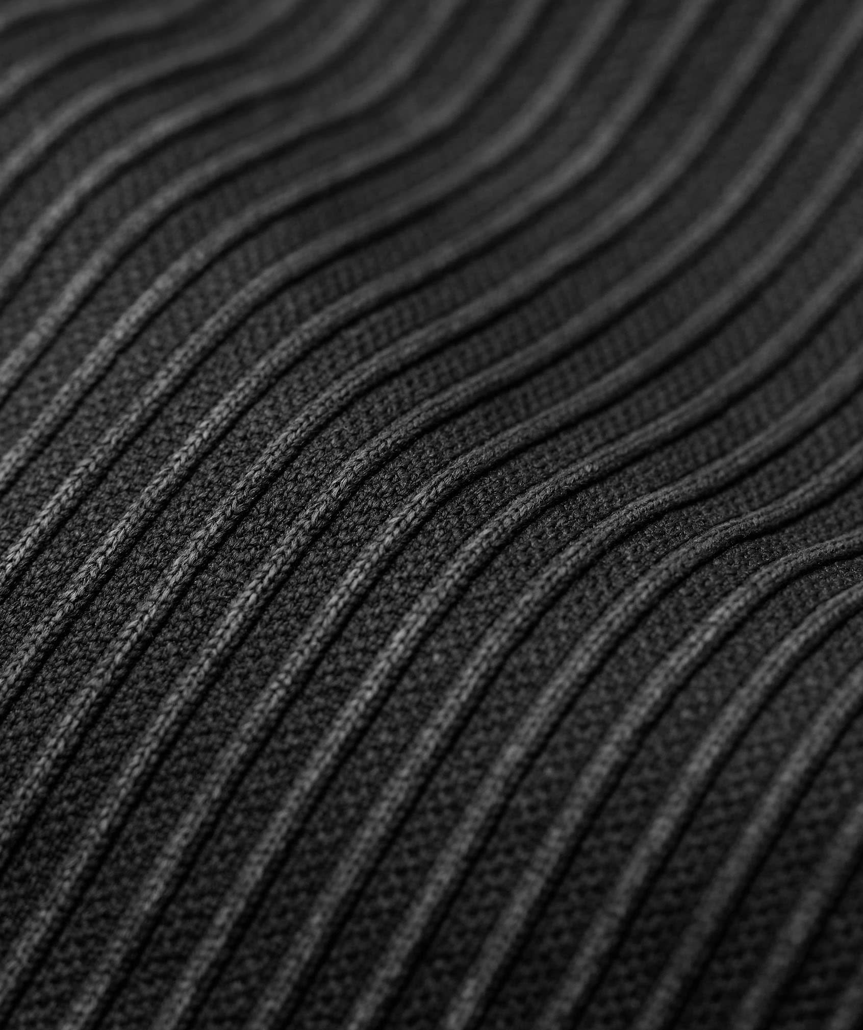 RIBBED BACK DETAILING