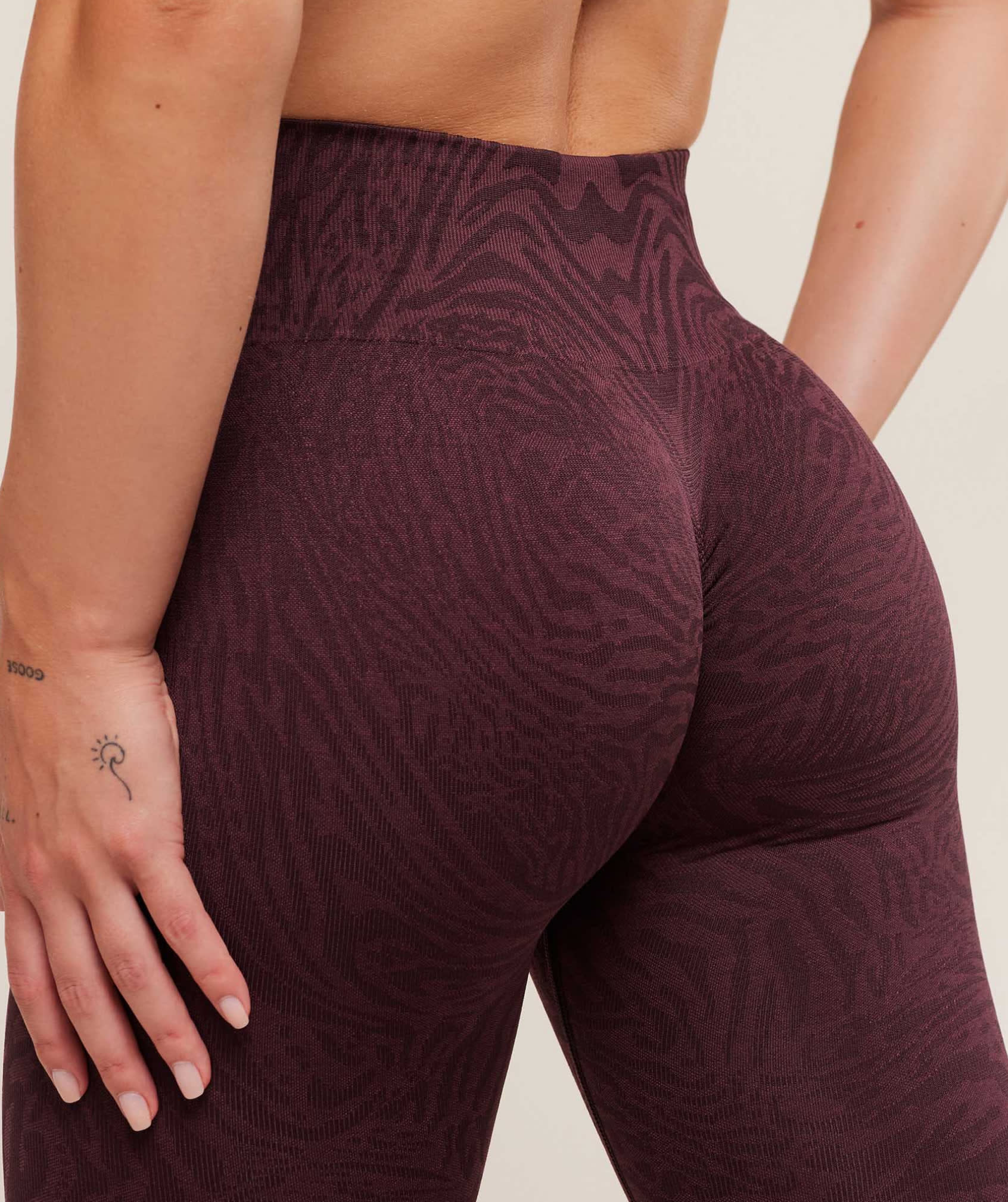 Bum scrunch separates and sculpts your glutes