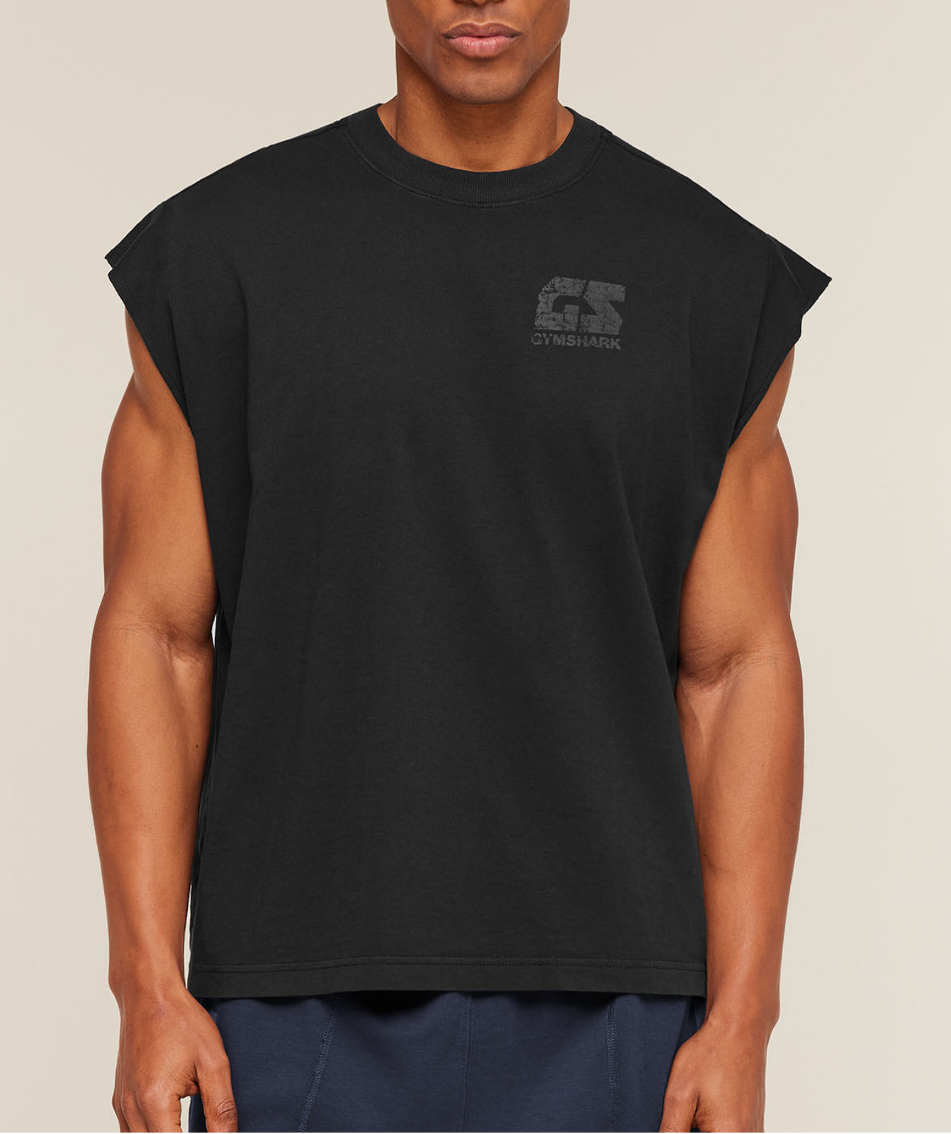 Oversized boxy fit: slightly cropped length, designed to sit at the waist