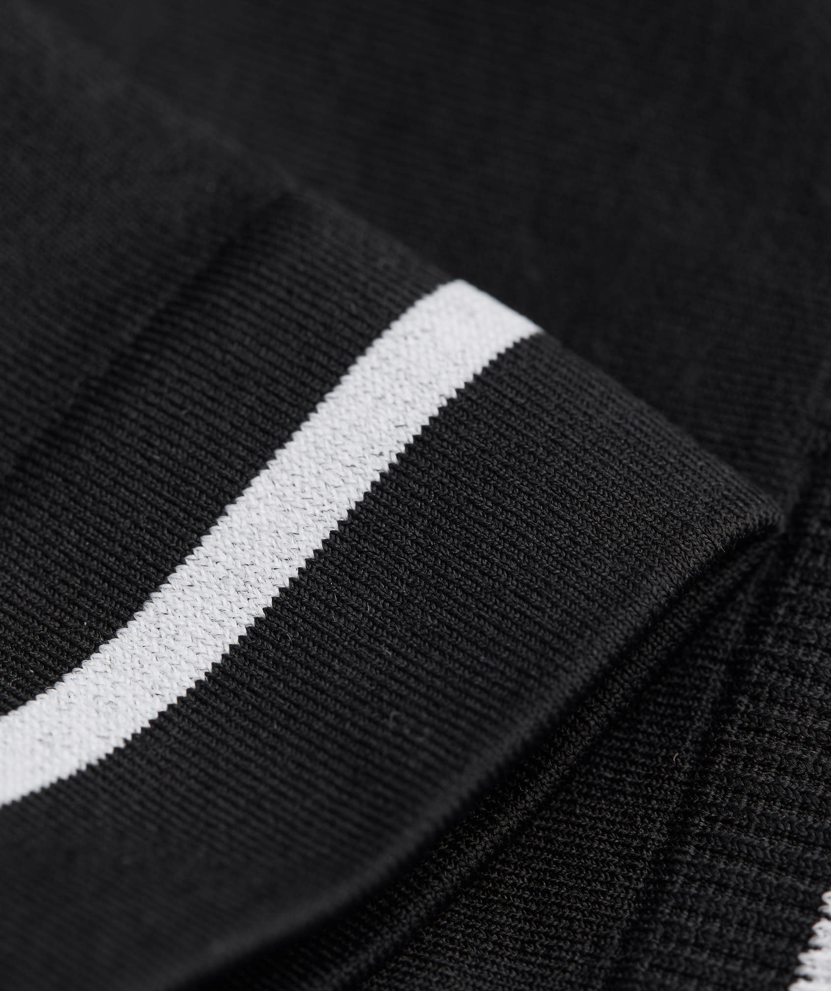 RETRO CONTRAST STRIPES