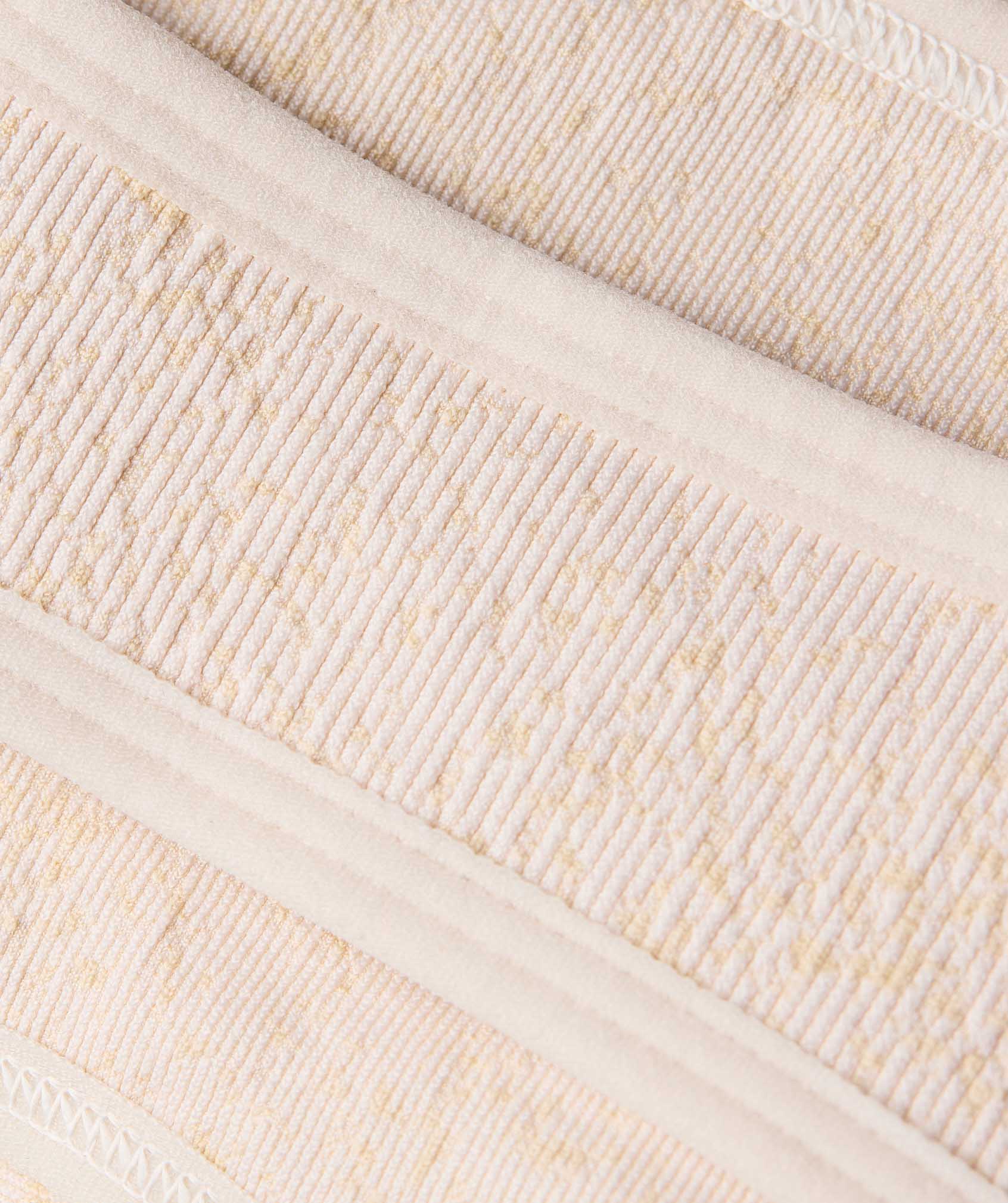ALL-OVER FLECK PATTERN
