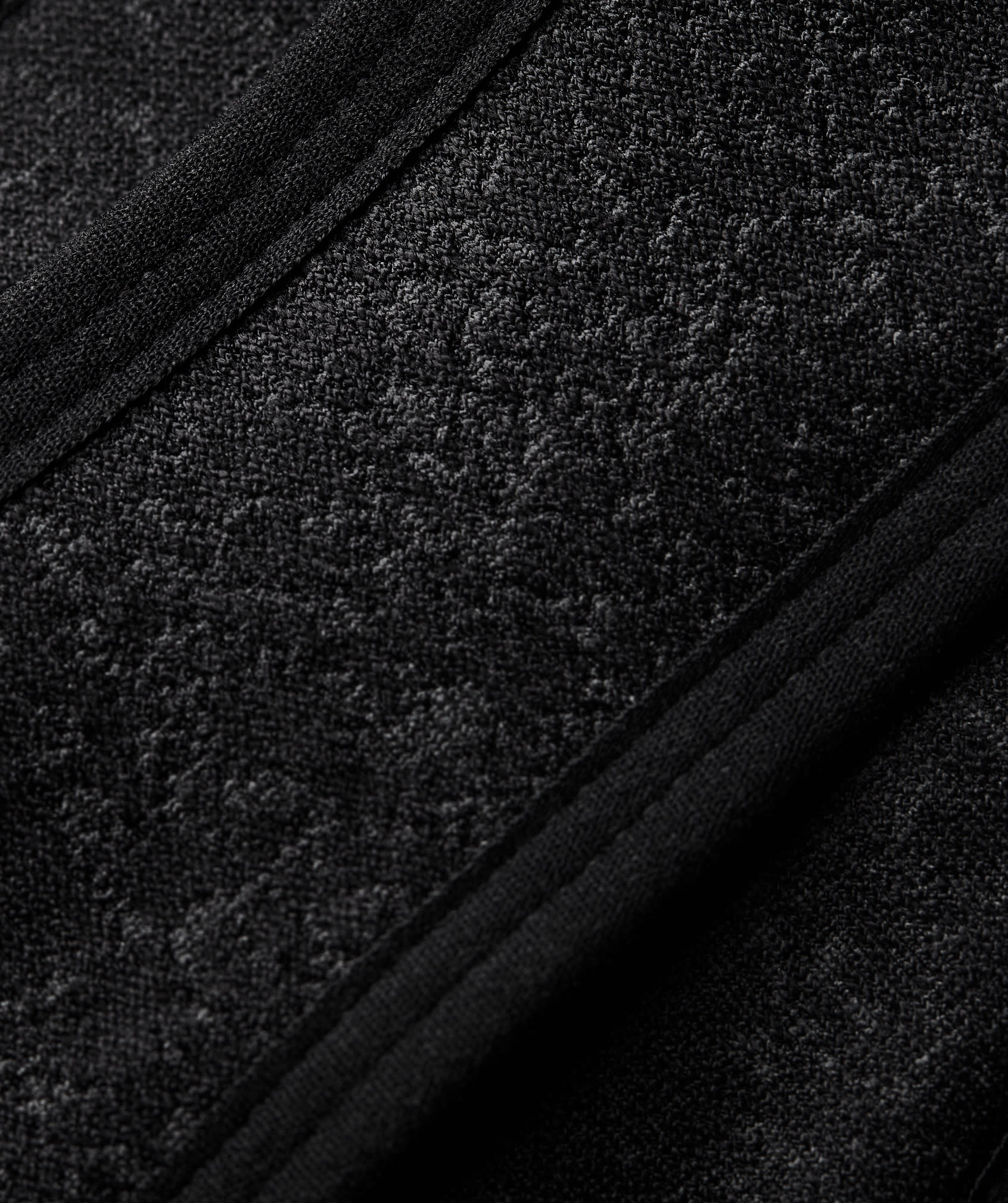 ALL-OVER FLECK PATTERN