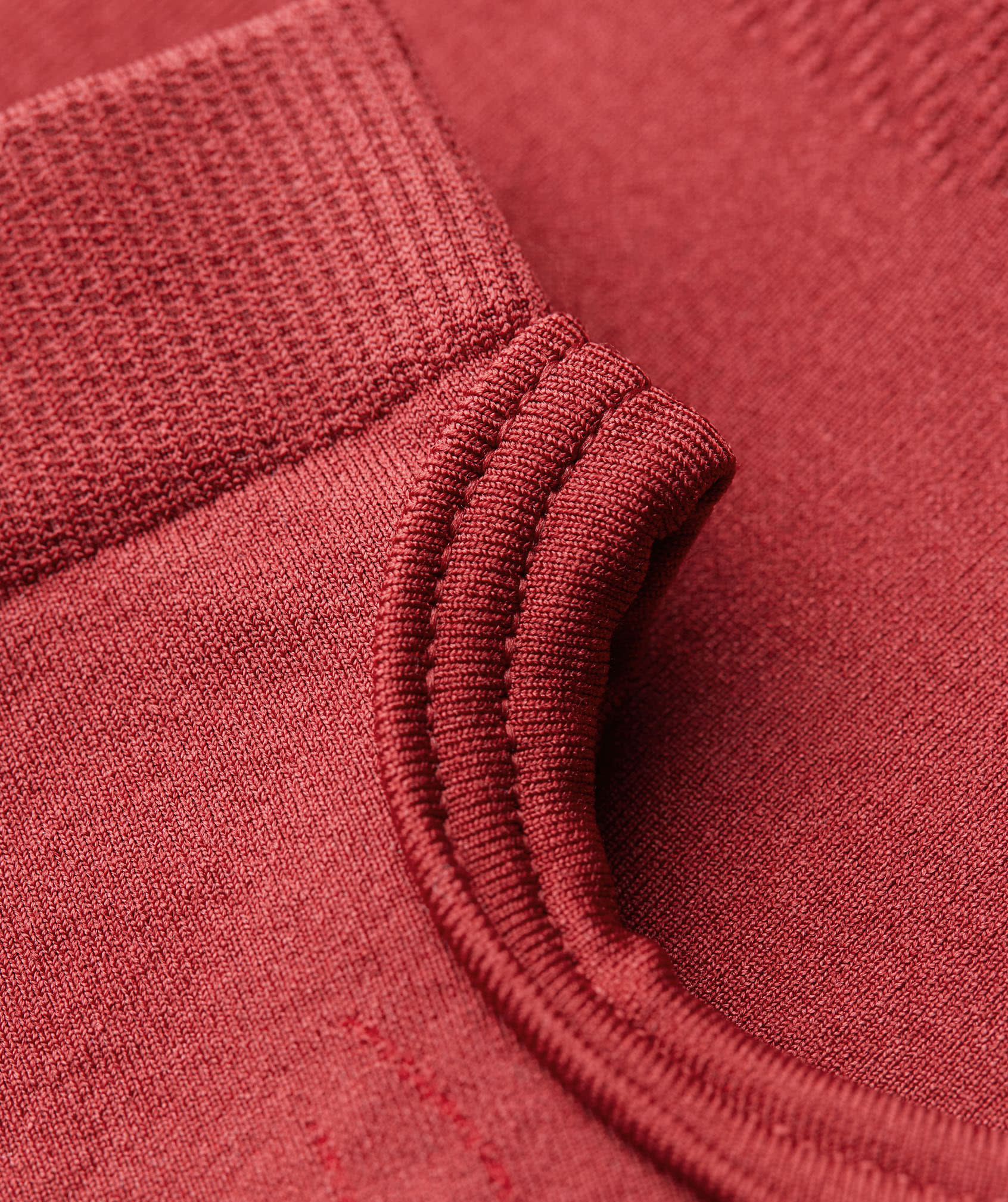 Flattering seams to sculpt and contour the back, arms and shoulders