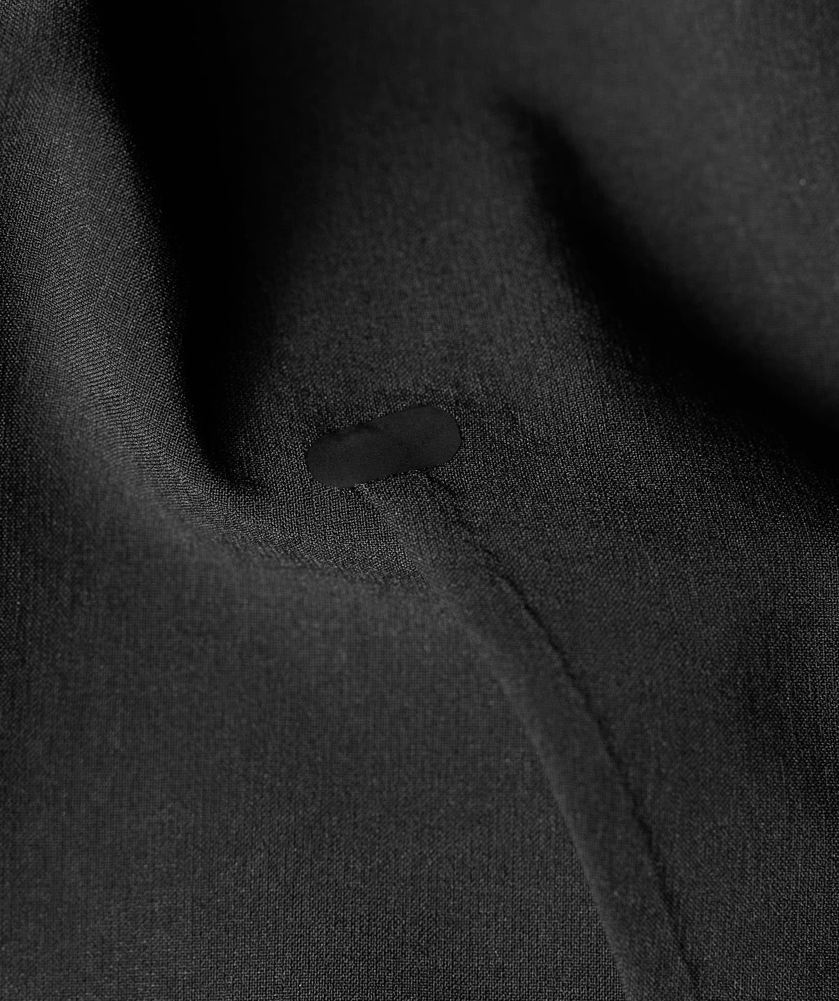 LIGHT, STRETCHY FABRIC