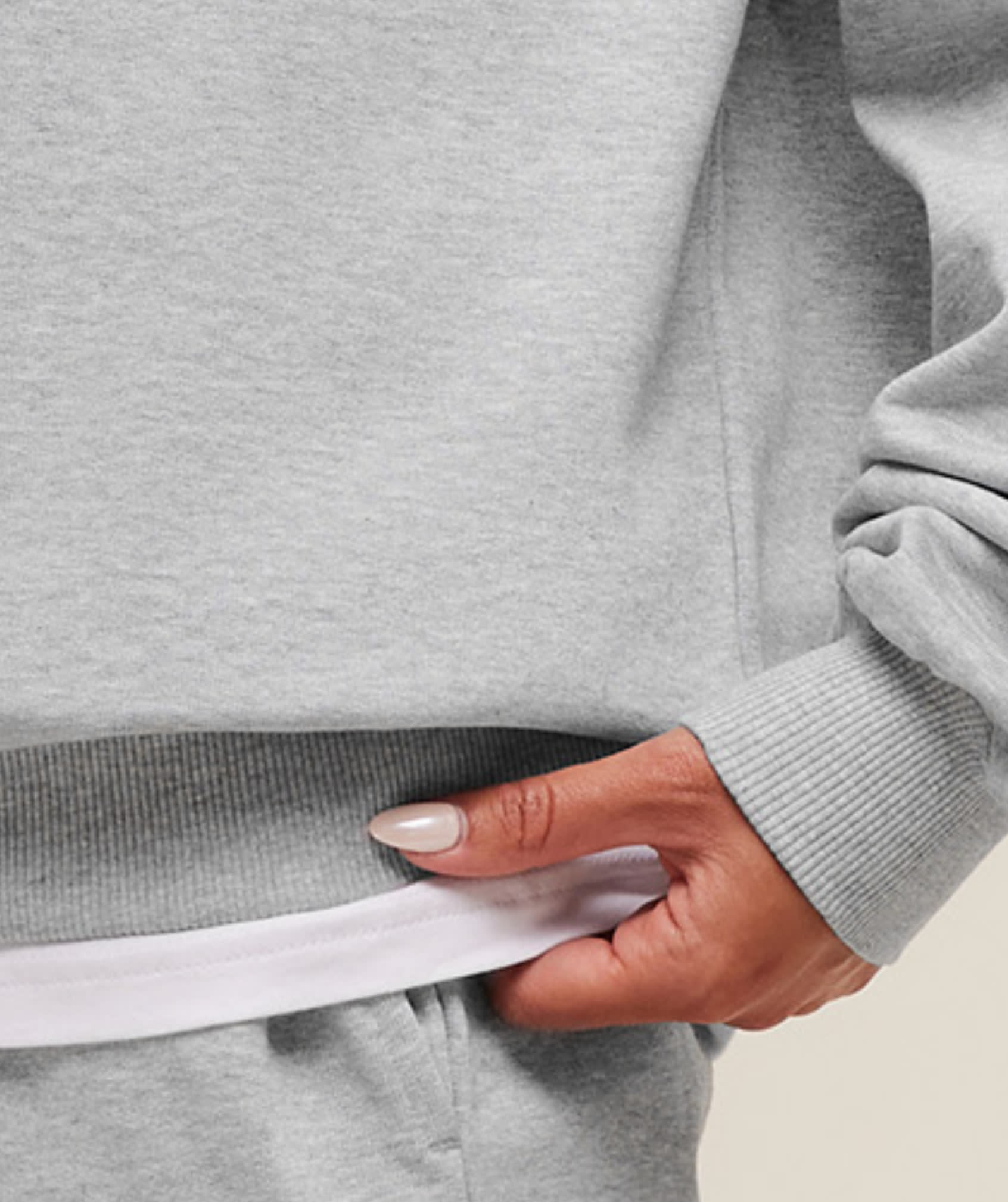 Structured, ribbed neckline, hem and cuffs