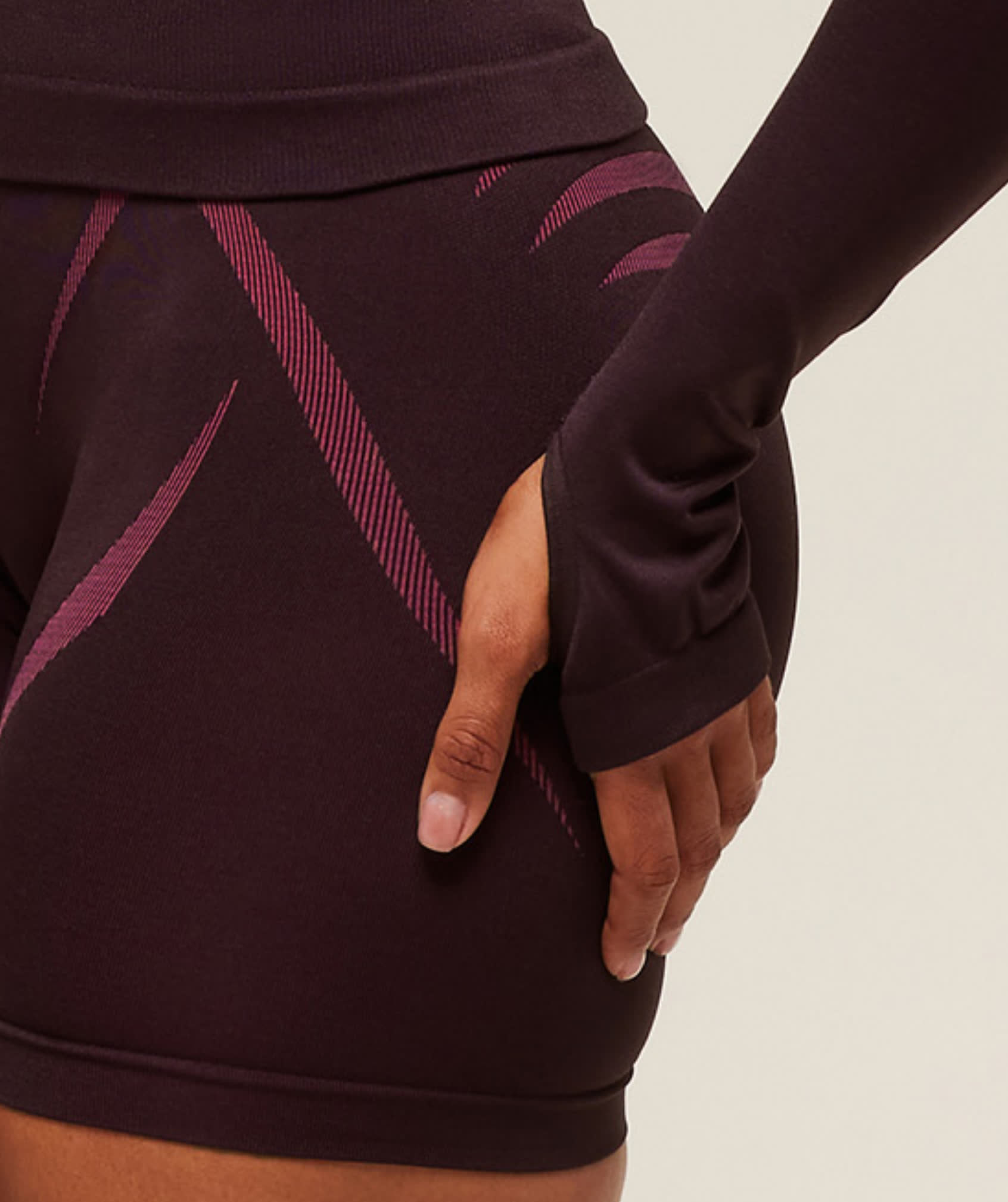 Thumbholes to sleeves so they stay put (plus we all love ‘em)