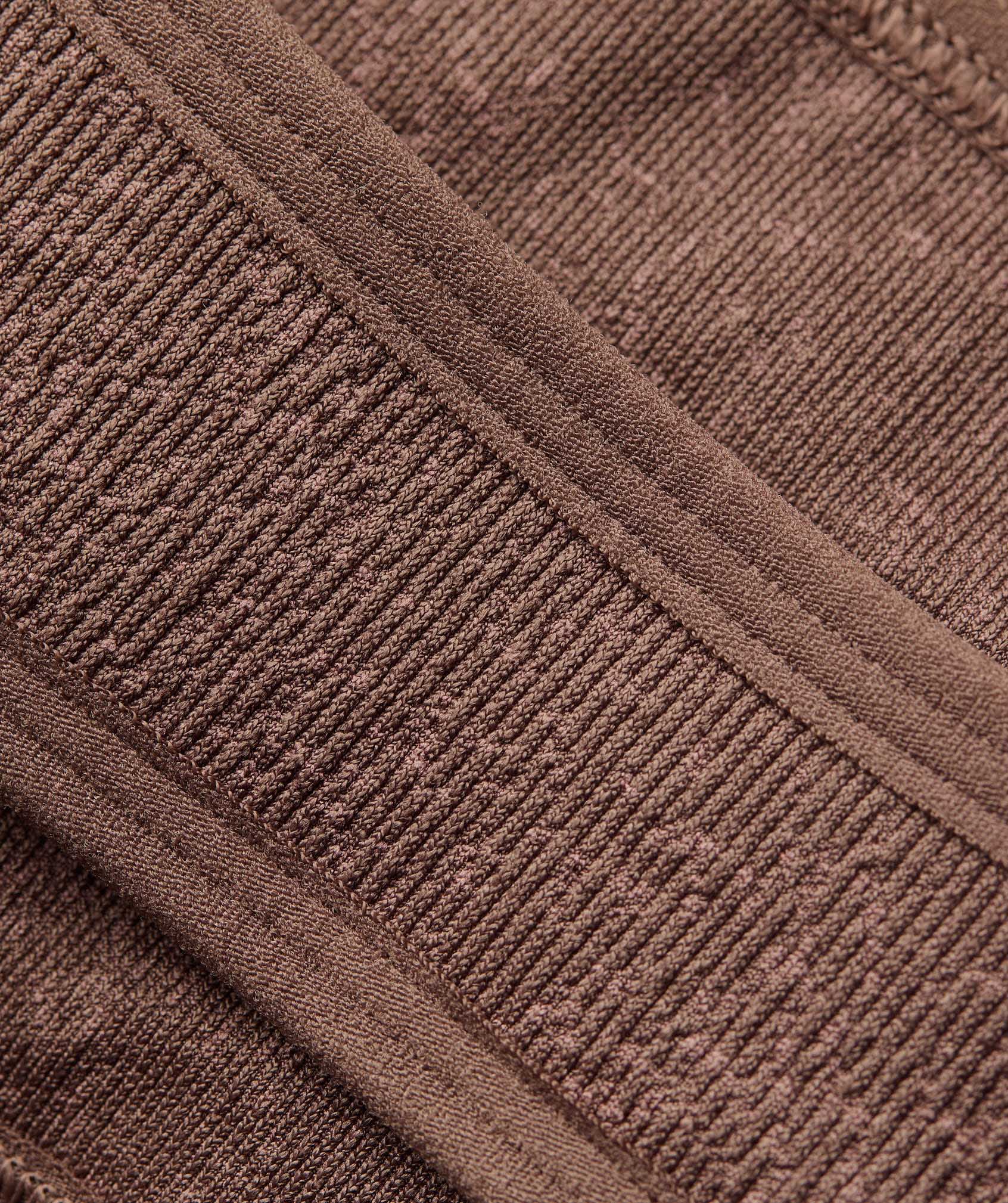 ALL-OVER FLECK PATTERN