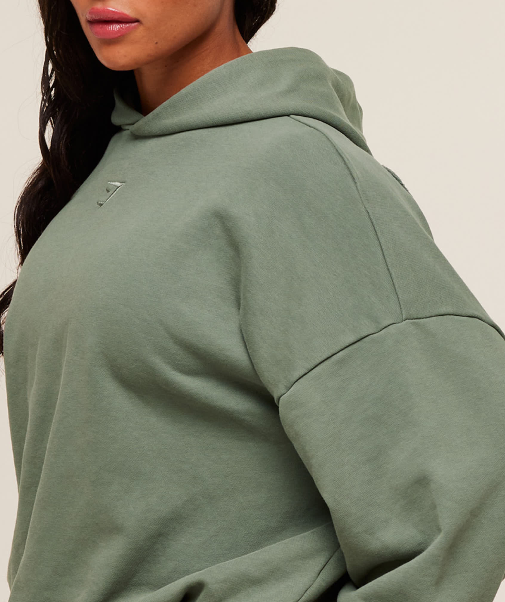 Dropped shoulder design for less restrictions