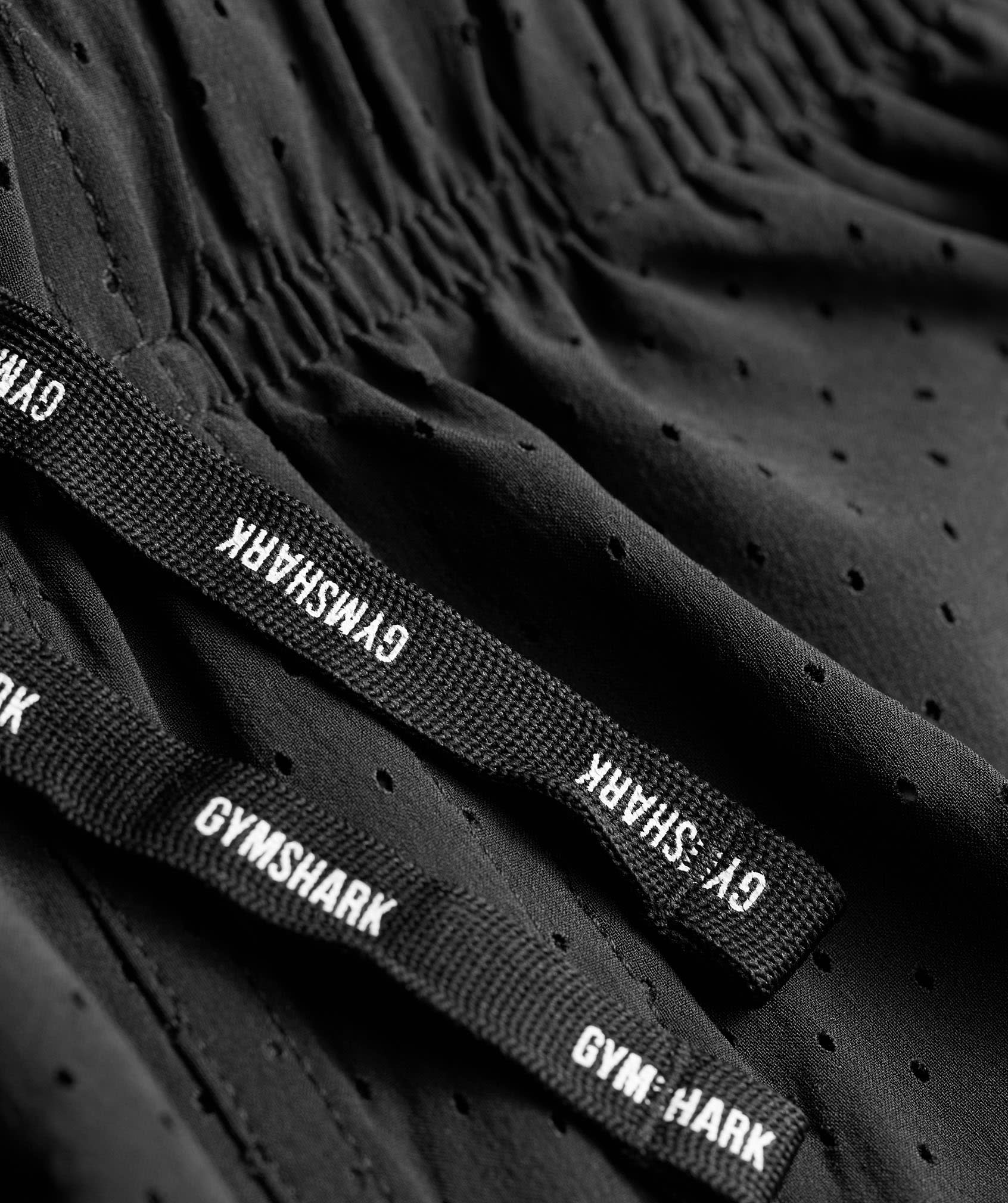 Adjustable internal drawcord waist
