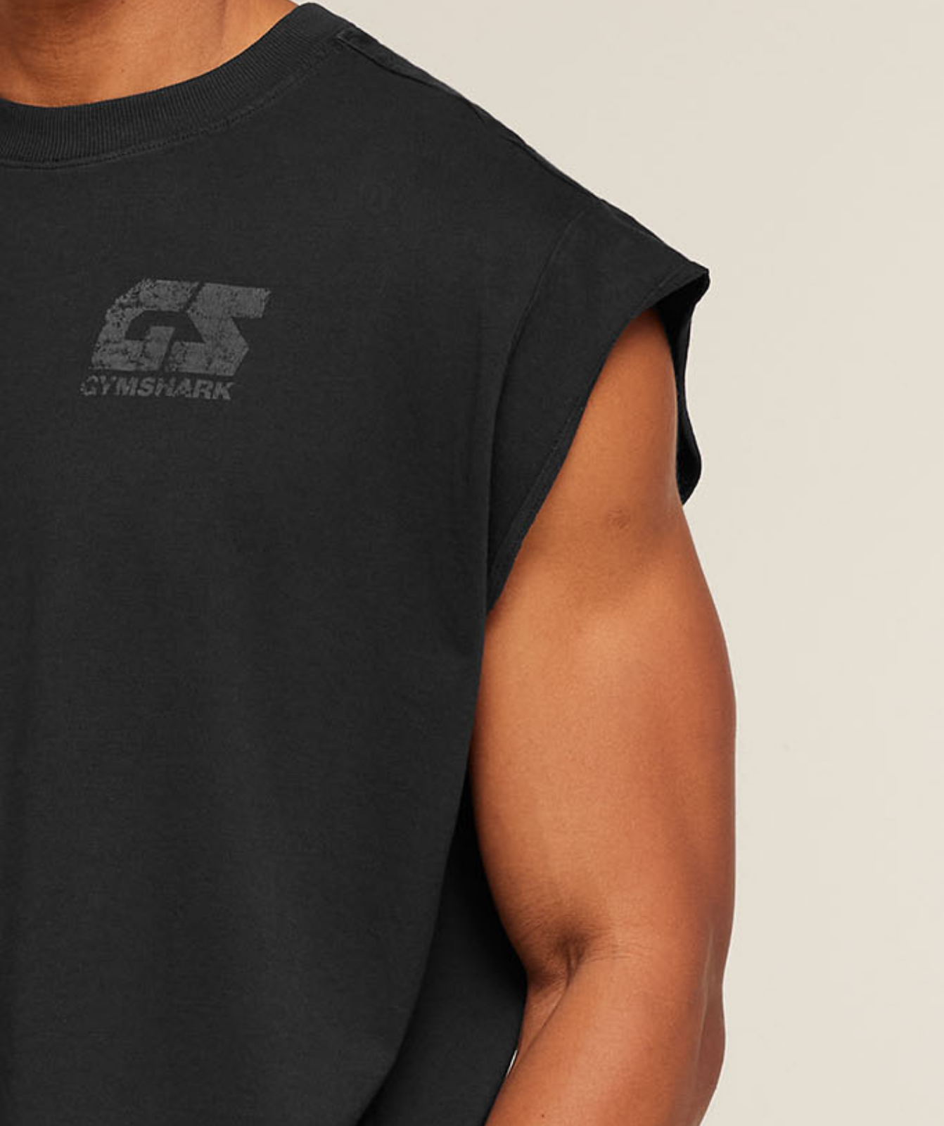 Capped sleeves to show off more of your arms 