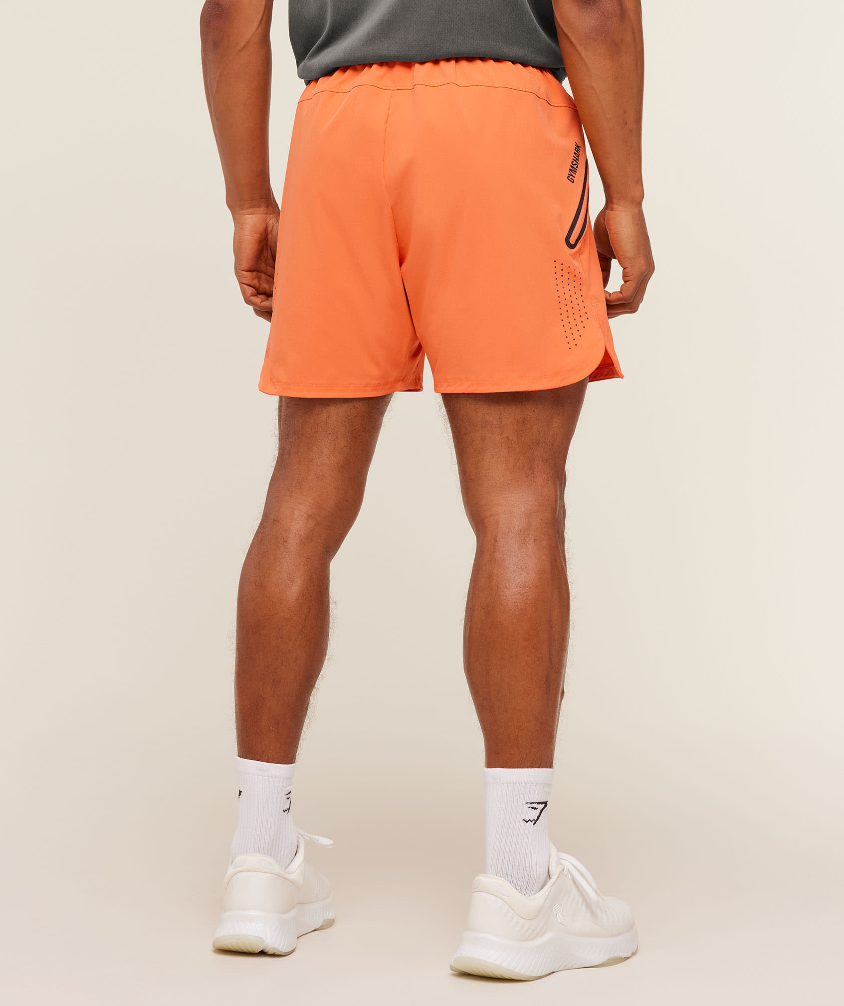 SLIM, LOW-PROFILE FIT