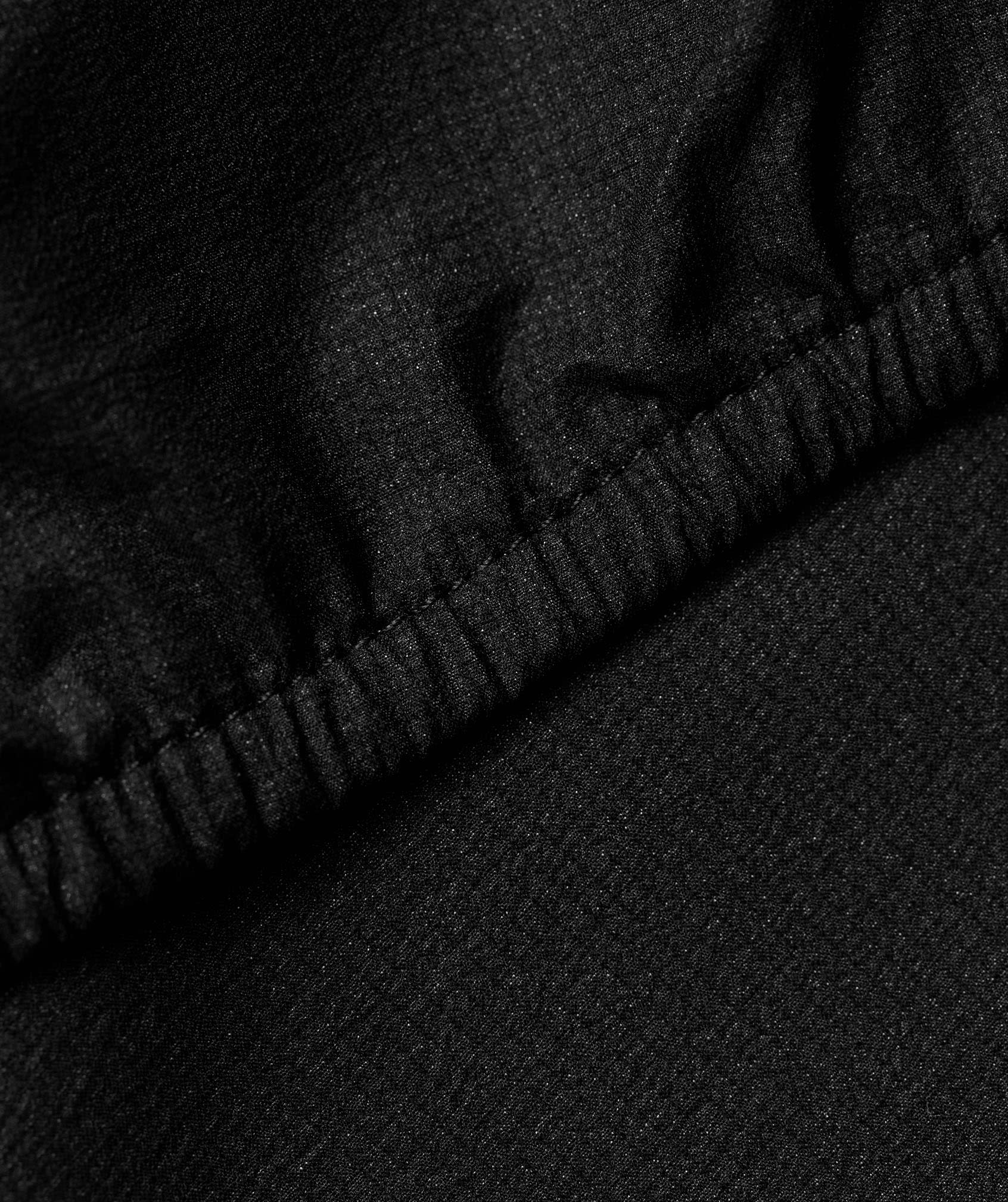 WATER-RESISTANT AND WINDPROOF