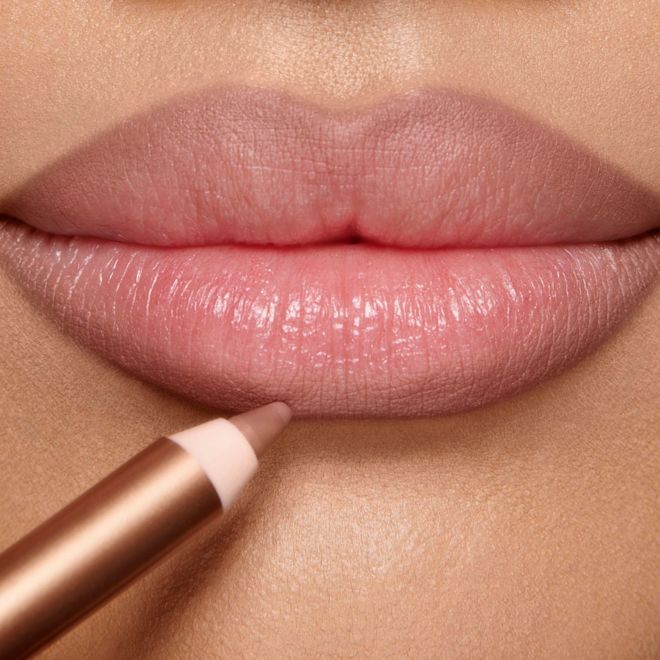 GLOSSY NUDE PINK LIP DUO CLOSE UP GLOSSY NUDE PINK LIP DUO CLOSE UP