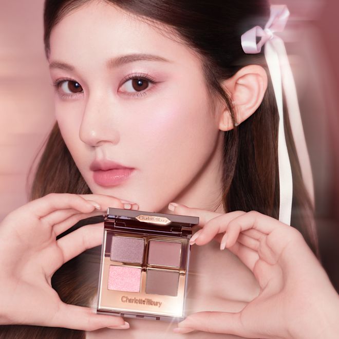 Luxury Palette - Pillow Talk Romance Model Luxury Palette - Pillow Talk Romance Model