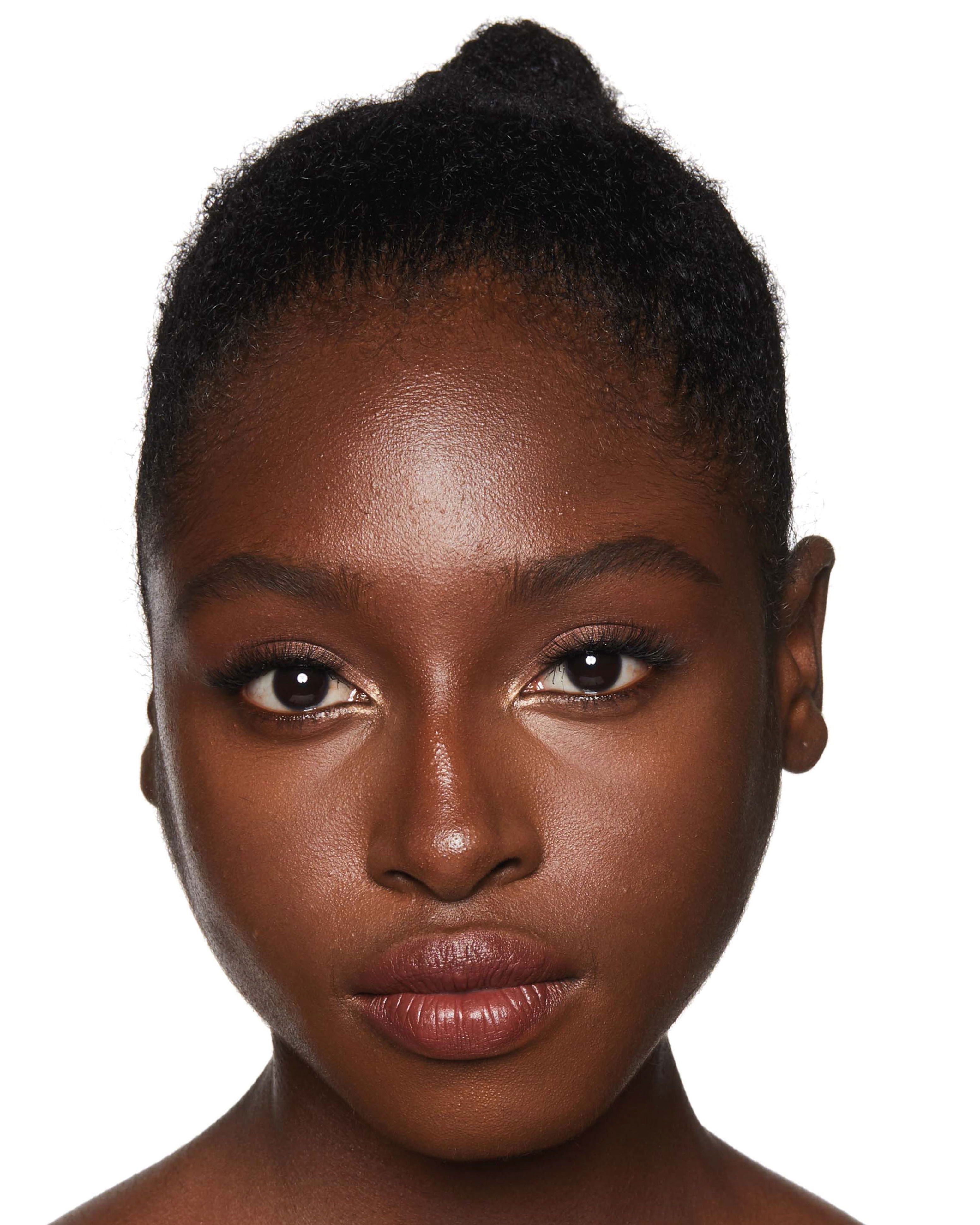 Magic-Foundation-shade-12-Model