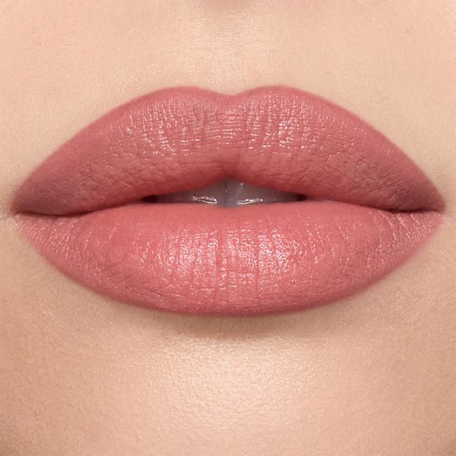 lip liner makeup close up