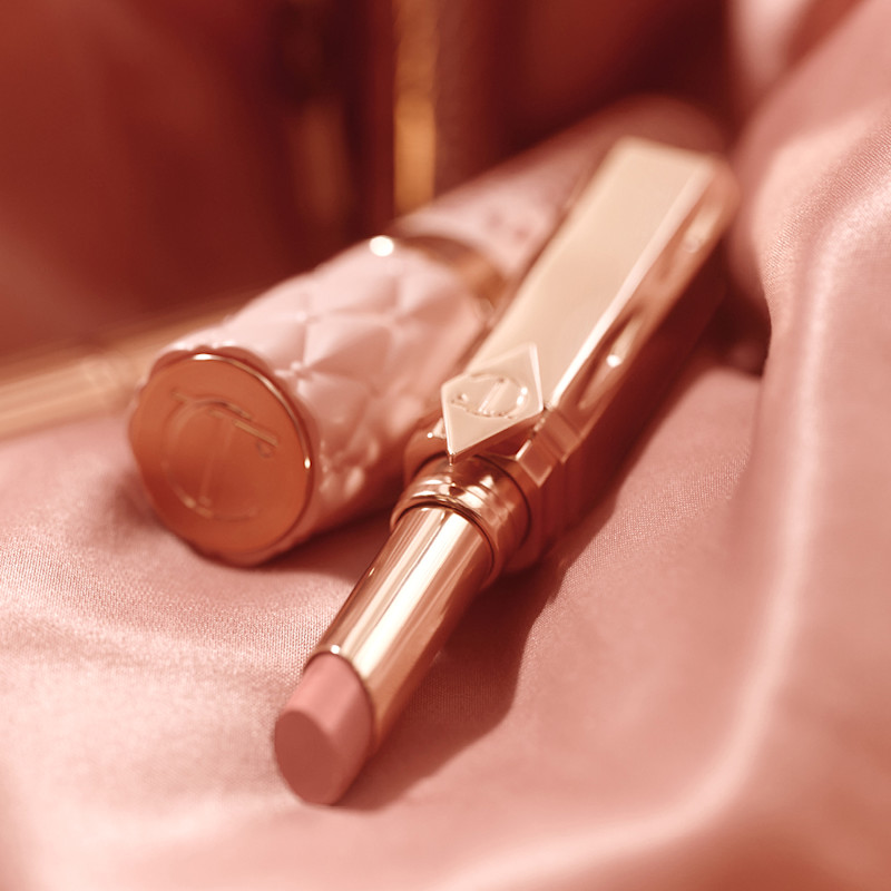 Lip Balm vs Lip Gloss vs Lip Oil: What’s the Difference?