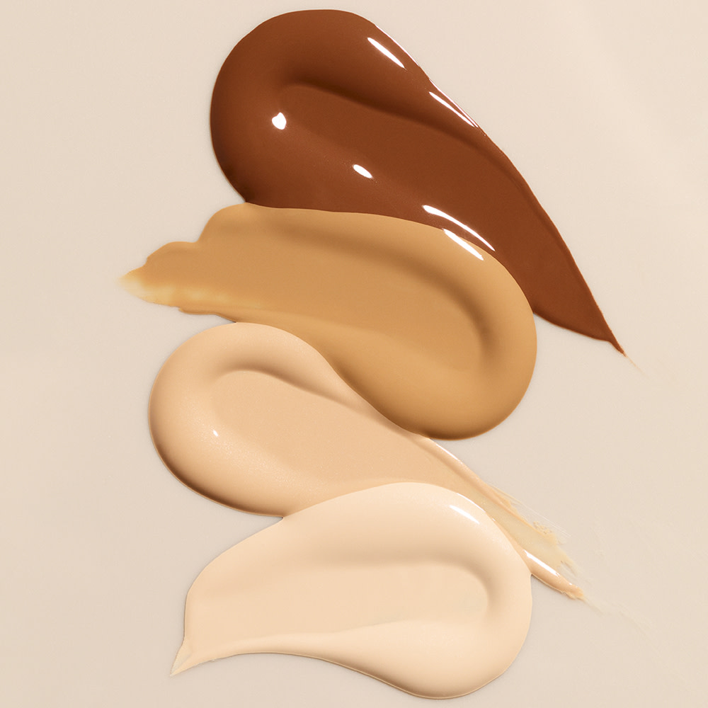 Tres tonos de Charlotte's Beautiful Skin Foundation para ayudar a encontrar tu tono de base de maquillaje en línea