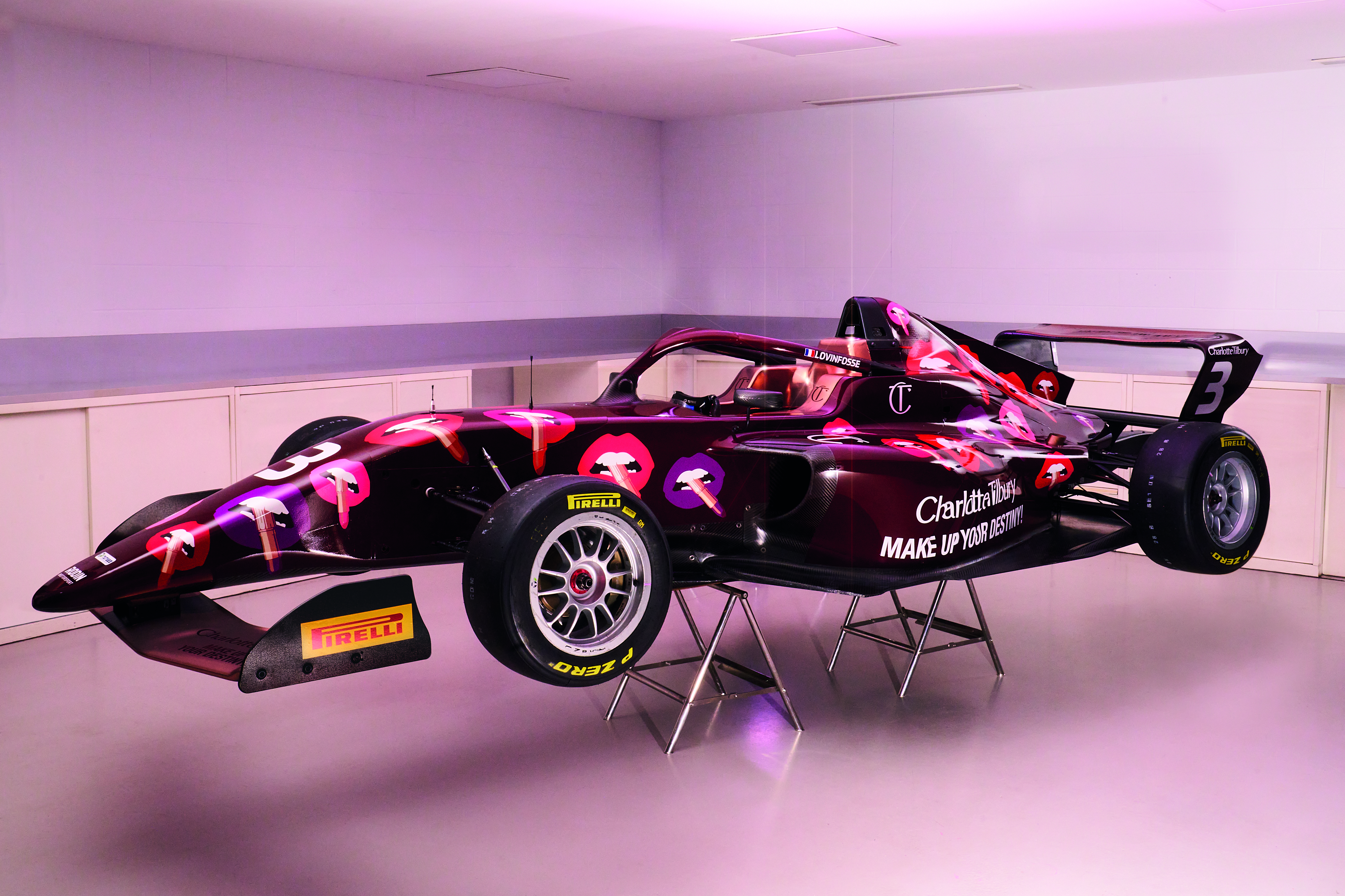 Coche de Charlotte Tilbury para la F1 Academy