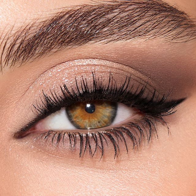 Model eye close up wearing a taupe eyeshadow makeup look using Super Neutral eyeshadow palette