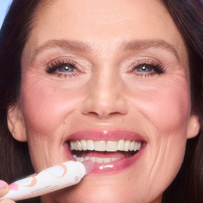 Unreal Lip Oil coconut water model Unreal Lip Oil coconut water model