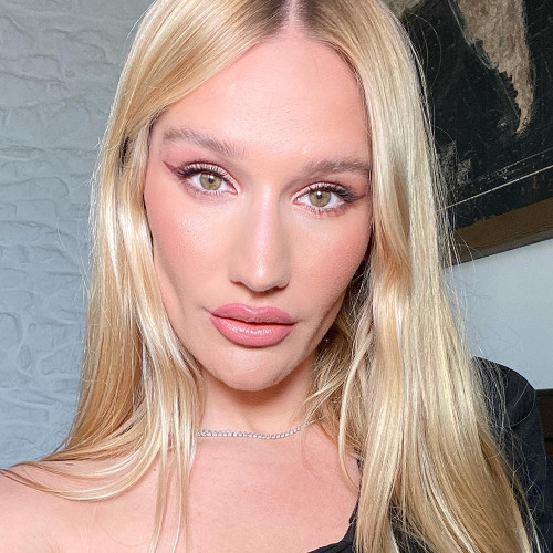 Sofia Tilbury wearing light pink eye makeup with soft bronzer and nude pink matte lipstick for a soft, everyday glam look.