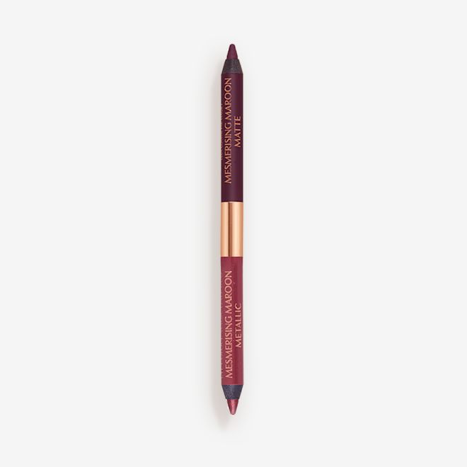 Duo Eye Colour Magic Liner teinte Mesmerising Maroon A double-ended eyeliner with lids removed with one side a bright maroon and the other a rich violet.